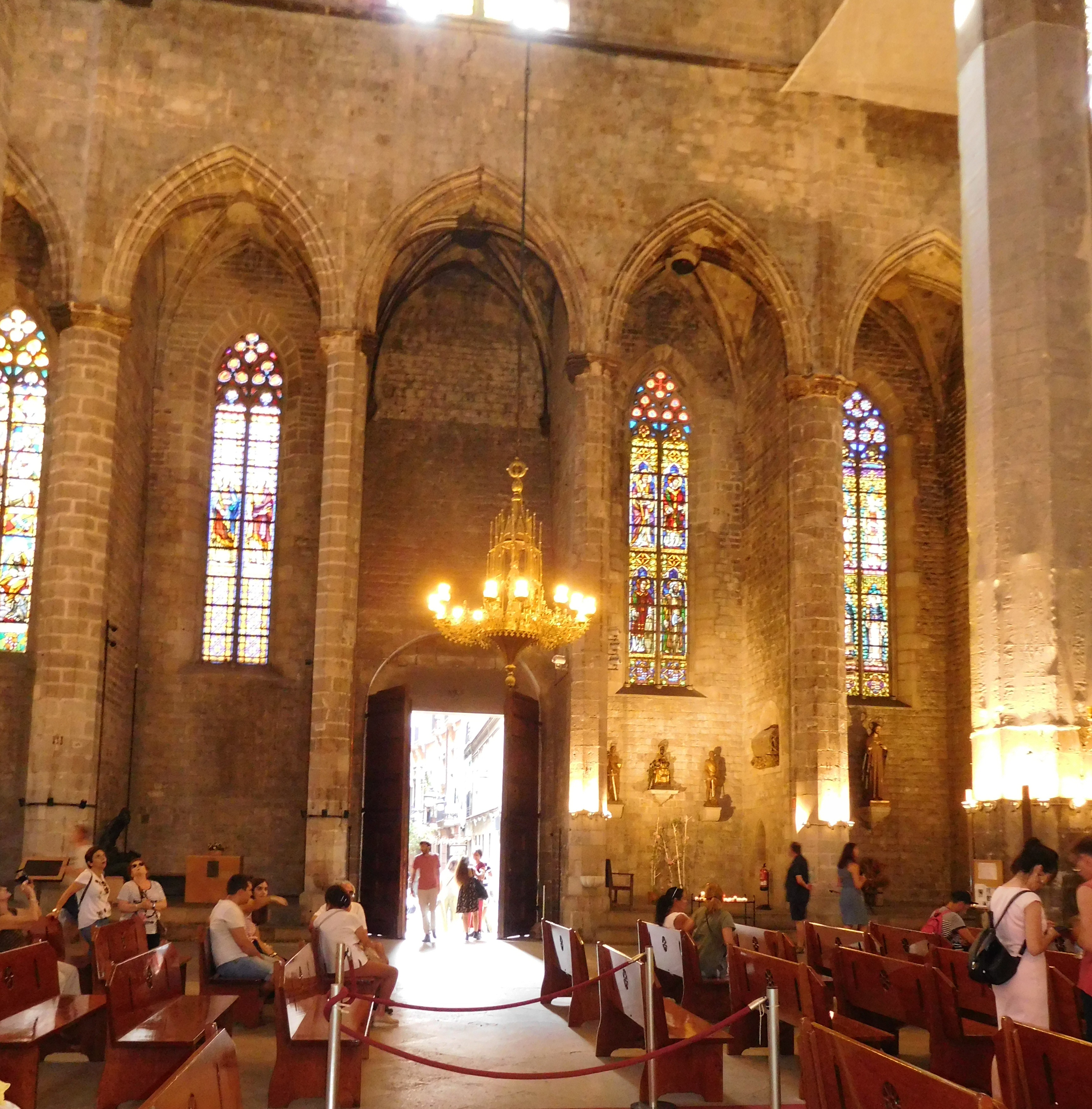 Santa Maria del Mar Barselonas vecpilsētā - gotiskā bazilika, pazīstama arī kā Zvejnieku katedrāle. Foto no autores personīgā arhīva